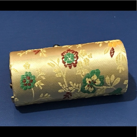 Silk floral kisslock coin purse - Picture 3 of 16